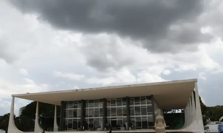 Prisão no STF ocorre após homem tentar invadir a sede da Corte em Brasília